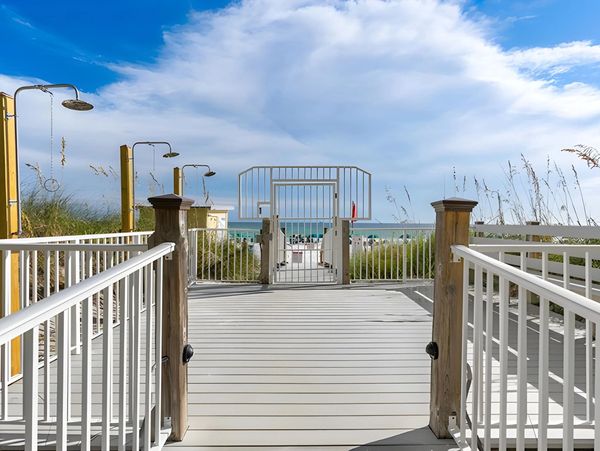 The Jade East 710 boardwalk on a beautiful Destin day