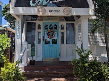 🍓 The Strawberry Mansion – Melbourne

Step inside a piece of Space Coast history at The Strawberry 