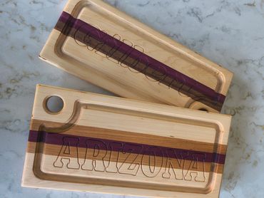 Two wooden trays with Arizona and Grand Canyon engravings.