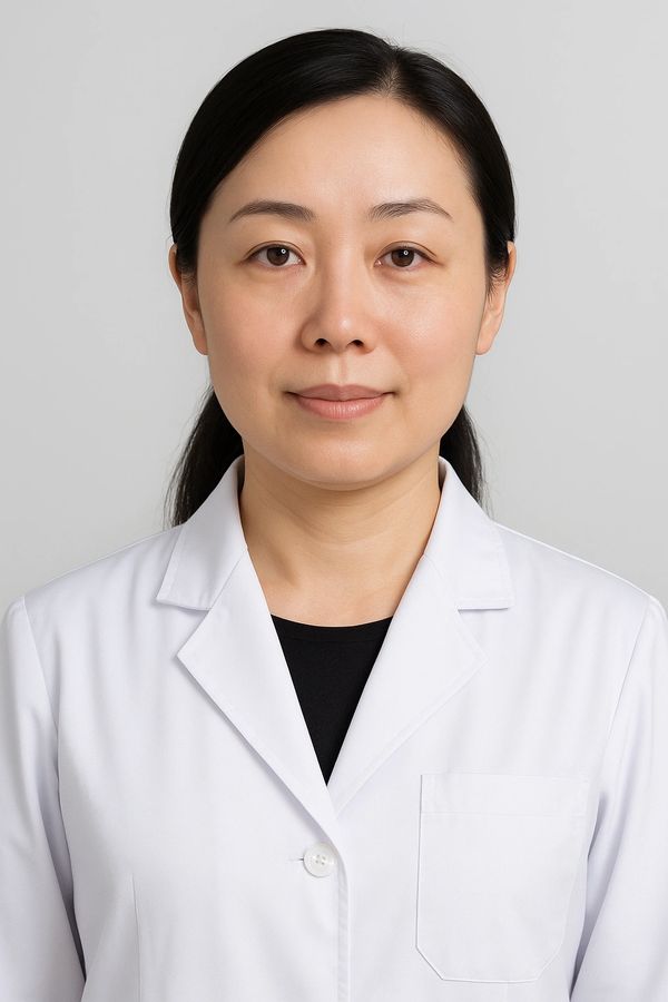 Lan Peng is a New York State–licensed acupuncturist and massage therapist with more than 20 years of