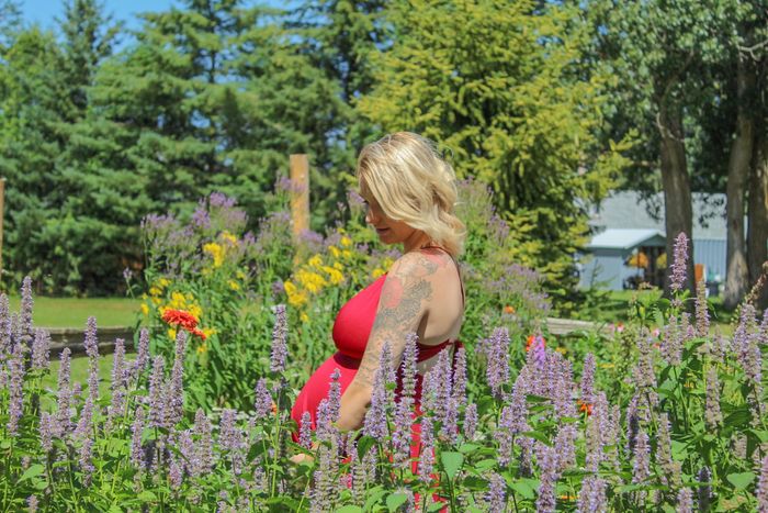 Maternity photoshoot in a flower field 