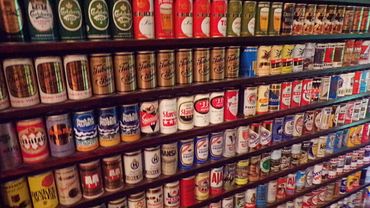 We buy old beer cans from around the world. Email jefflebo@aol.com to sell your beer cans now.