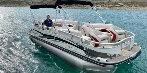 canyon lake boat rentals with driver