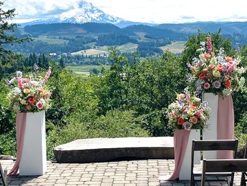 Wedding ceremony at Crag Rat Hut. Florals and photo by Party Poppy.