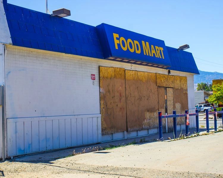 What Really Happens When a Grocery Store Opens in a Food Desert?