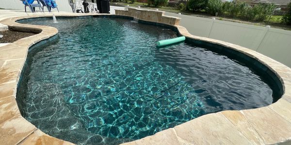 High quality swimming pool with a turtle bay pebble sheen plaster finish to give this beautiful aqua