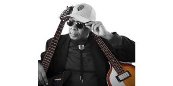 Dr. Denver with Guitar and Bass
#drdenver #reggaefusion #jamaican #jamaicanreggae #jamerican #boomer