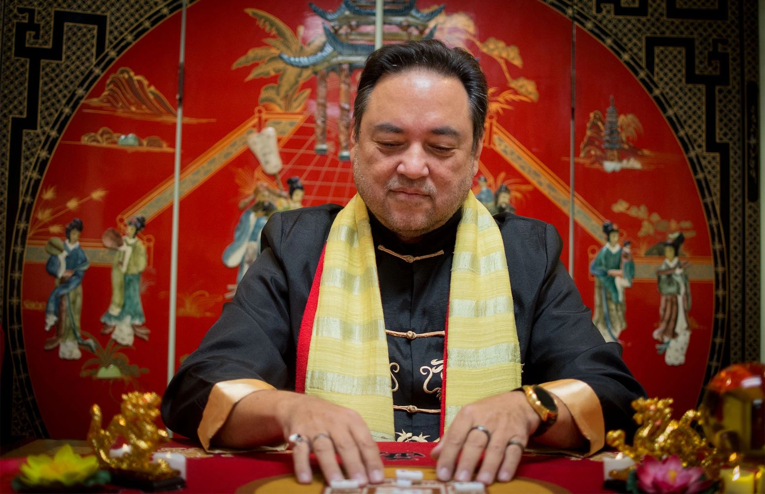 Fortune Teller Wanugee of Golden Dragon Fortunes predicts the future with Chinese Mahjong tiles