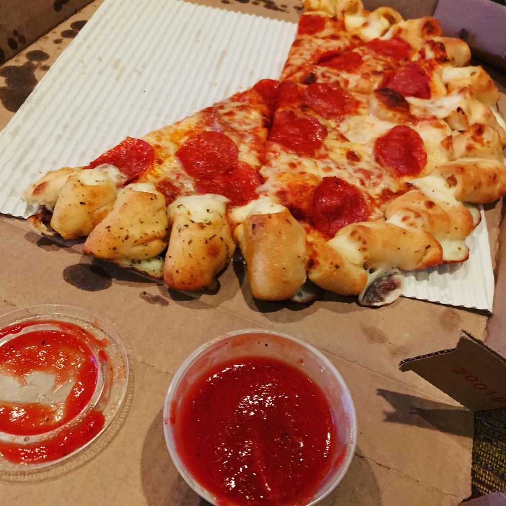 Pizza, Junk Food, Pizza Hut, Peperoni, Sauce, cheese, cheesy bites, eat like shit, shit food, junk