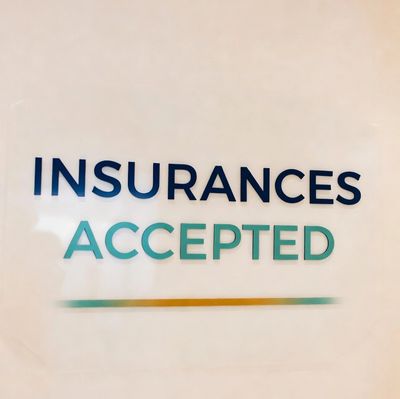 Sign stating 'INSURANCES ACCEPTED' in blue and green letters.