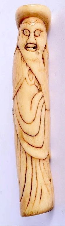 Stage horn sashi netsuke carved as caricature of a Dutchman. Edo era.