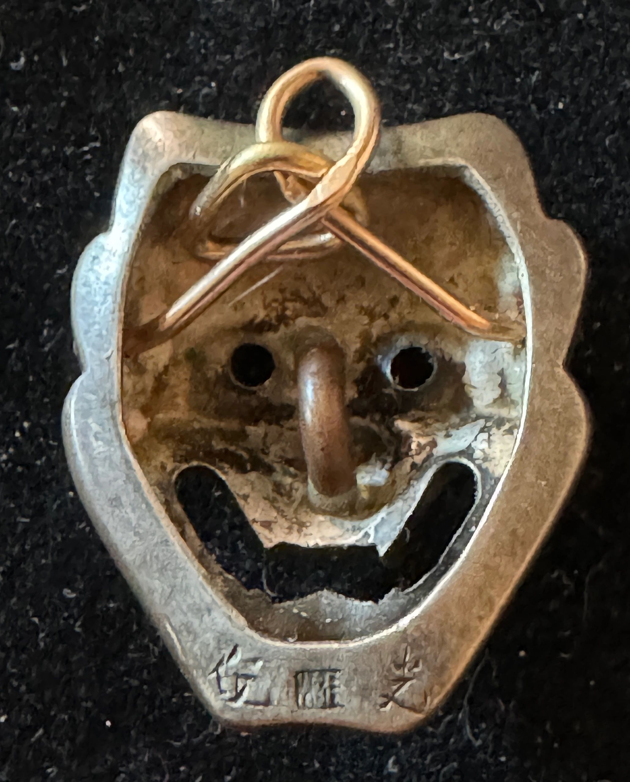 Reverse of Hamnya mask netsuke.