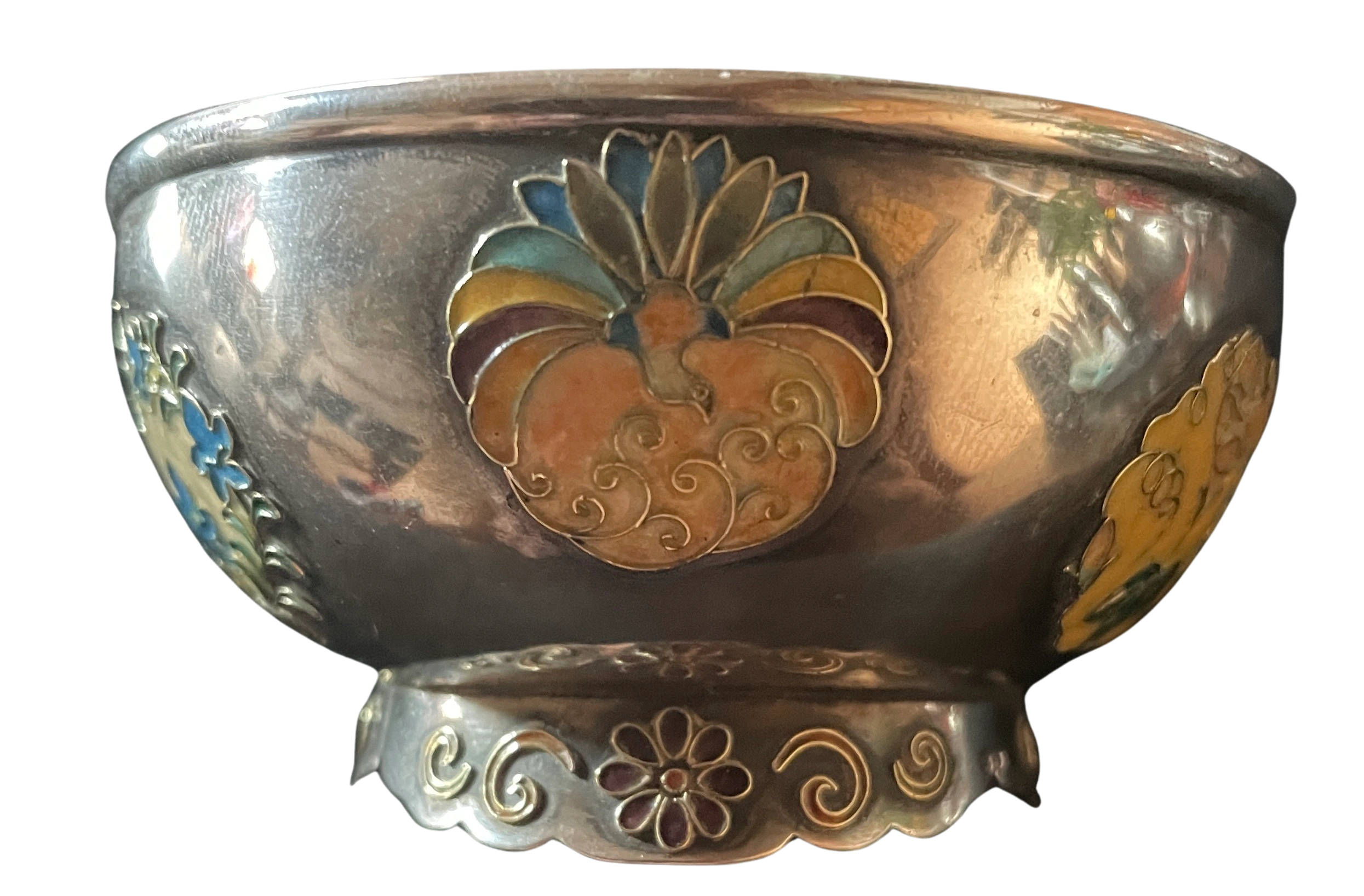 Silver bowl decorated with floral medallions in Tetsudai shippo (enamel appliqués) with gold cloisonné wire. Hirata Family, Meiji era