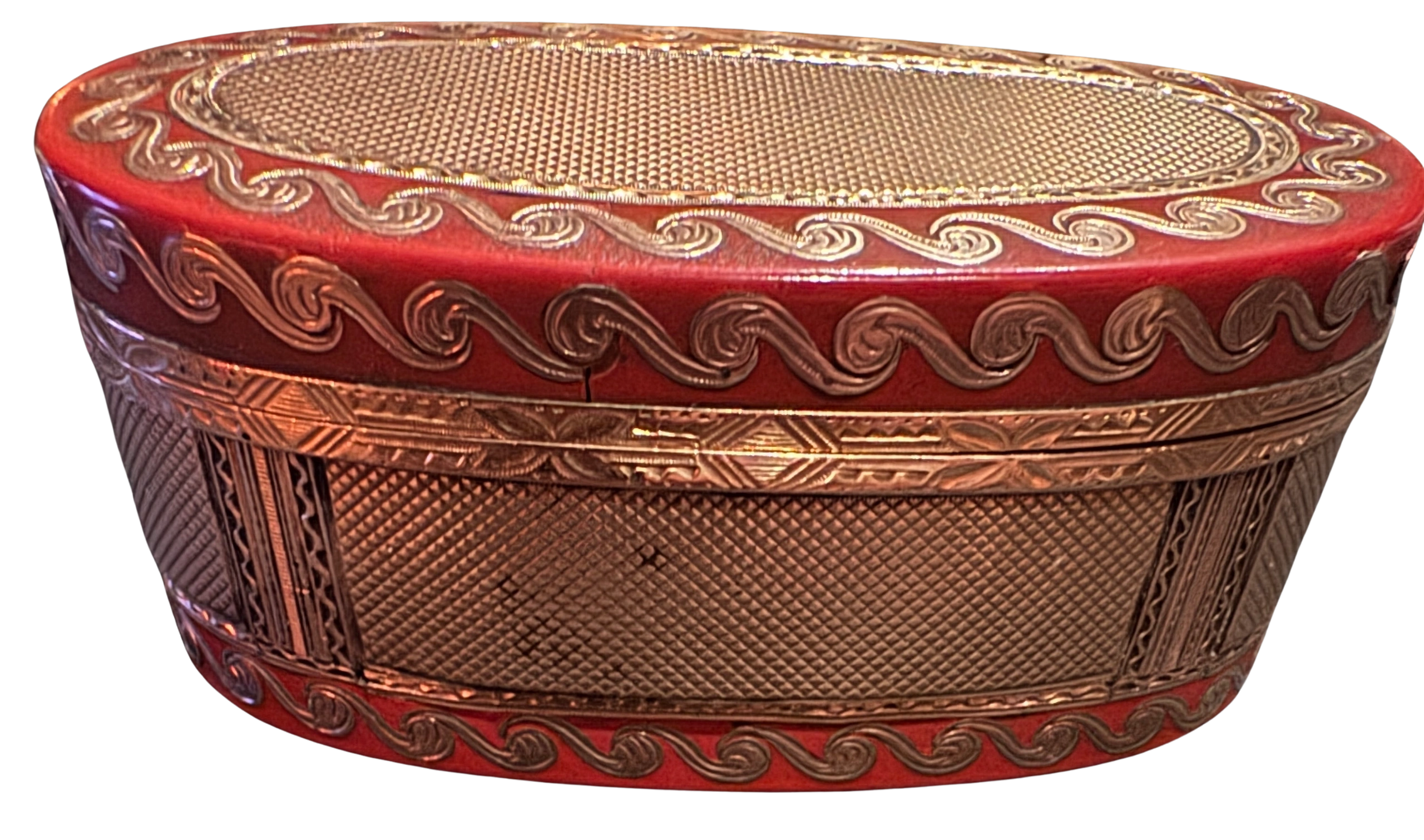 Gold & coral mounted snuff box. The tortoishell interior set with a miniature depicting a gentleman wearing the insignia of the Royal and Military Order of Saint Louis. Paris contremarque for 1738-1744.