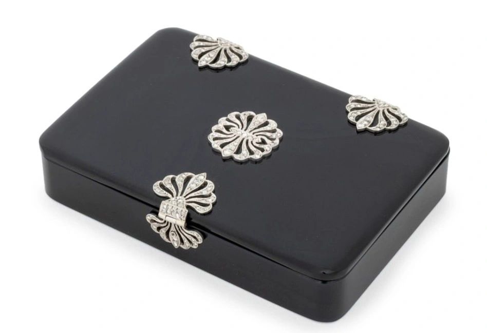 Onyx box mounted with white gold hard set with diamonds. Chaumet, Paris c. 1925