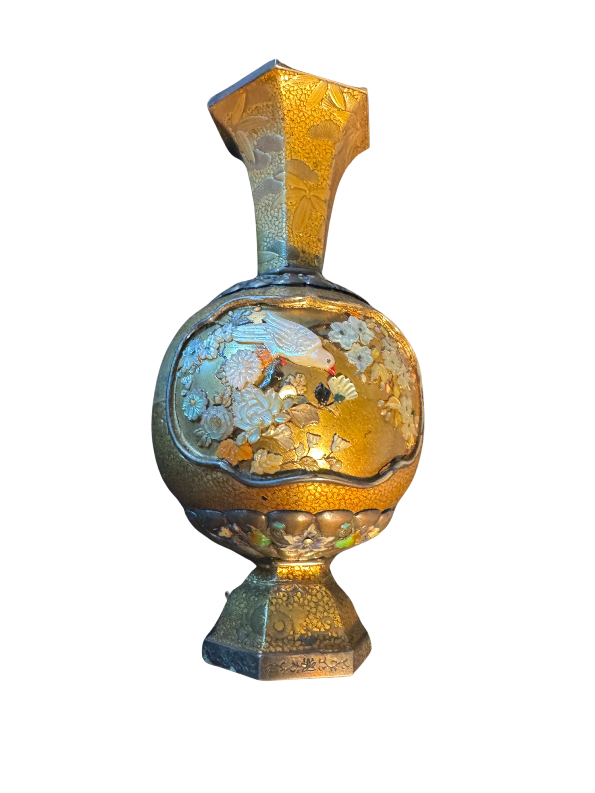 Shibayama vase with hiramaki-e, tagidashi maki-e