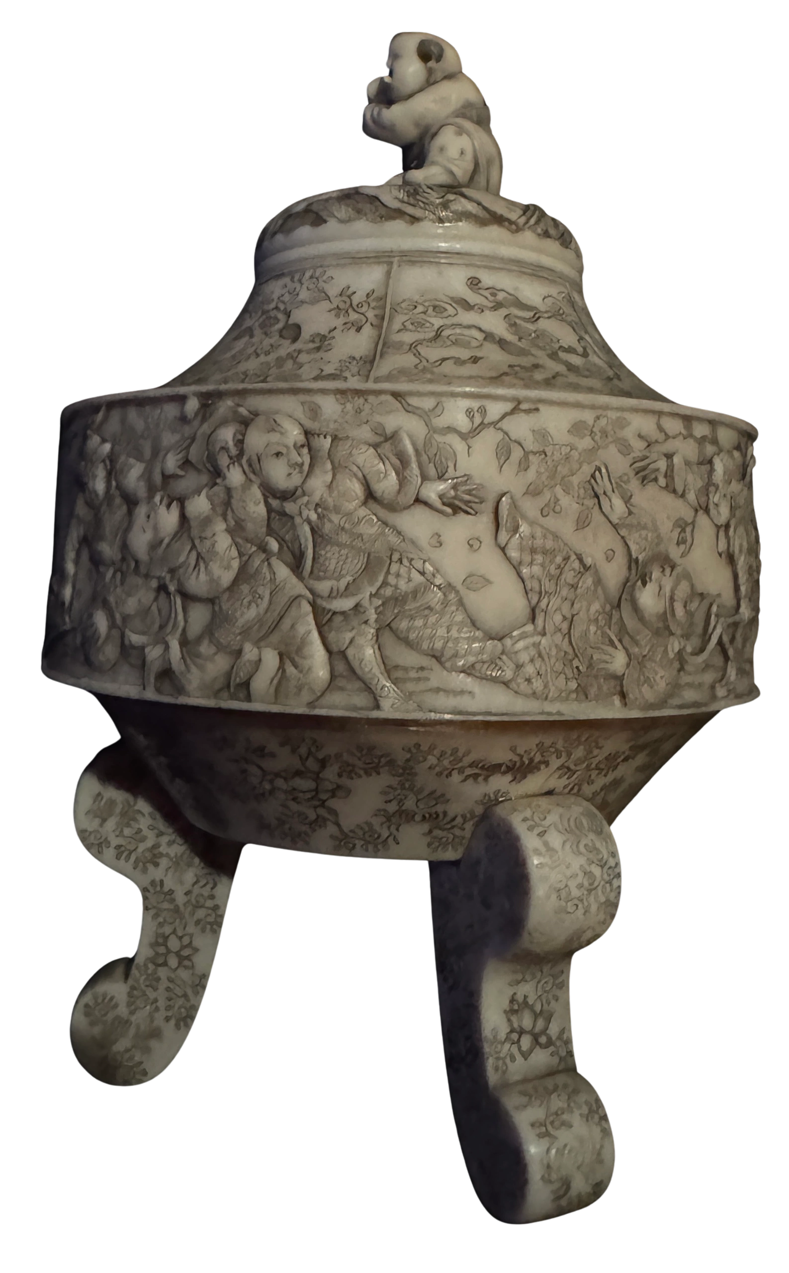 Ivory jar depicting a group of Karako playing Daruma-san ga koronda (the “red light, green light“ game) topped with a Karako playing the flute. Meiji era.