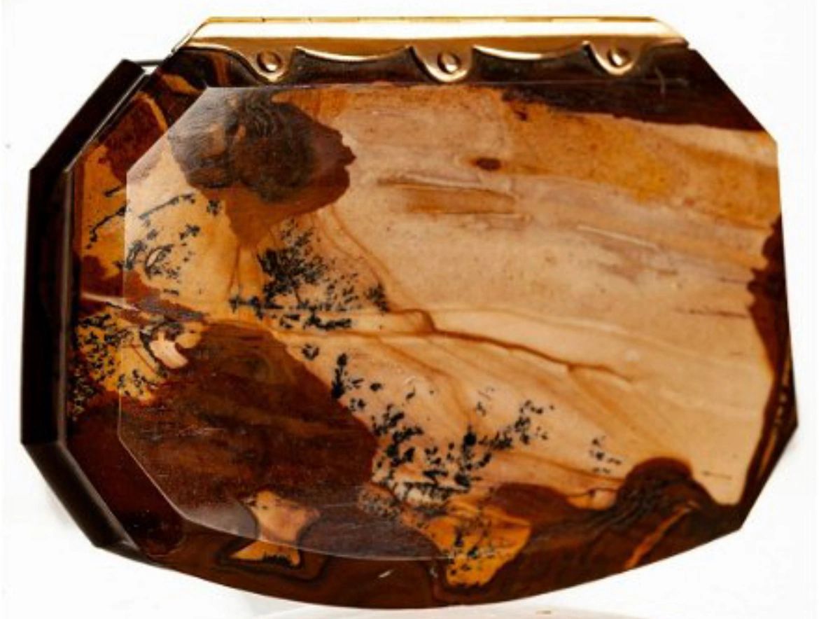 Gold mounted agate snuff box. Russia, c.1740