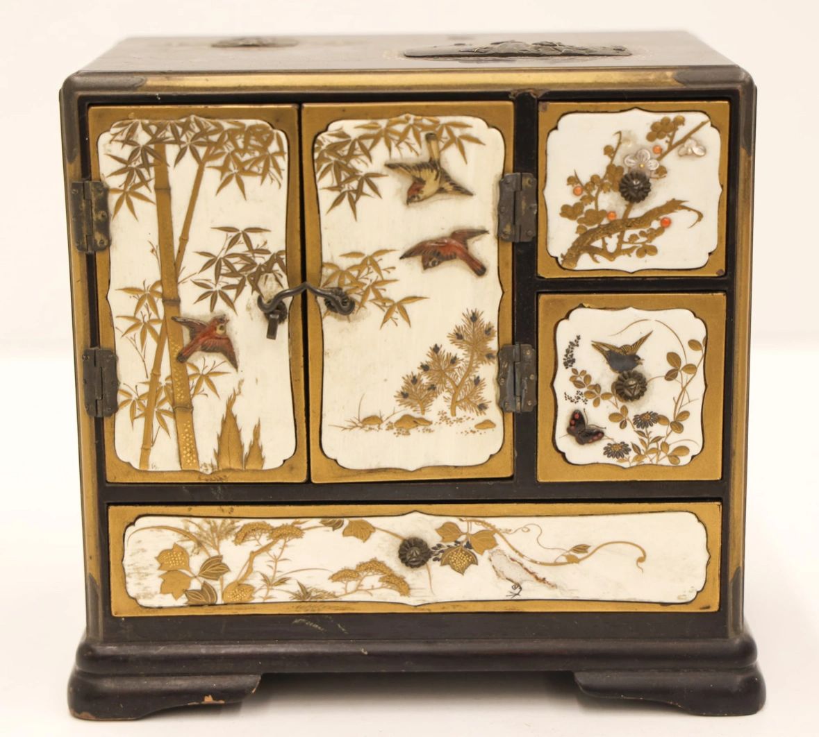Shibayama Kodansu set with mixed metal Shakudo motifs. Edo/Meiji era.