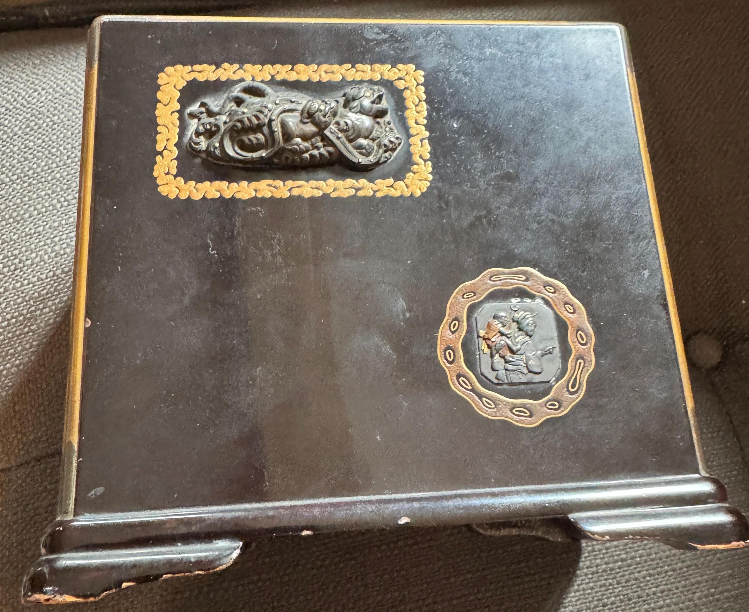 Shibayama Kodansu set with mixed metal Shakudo motifs, side panel