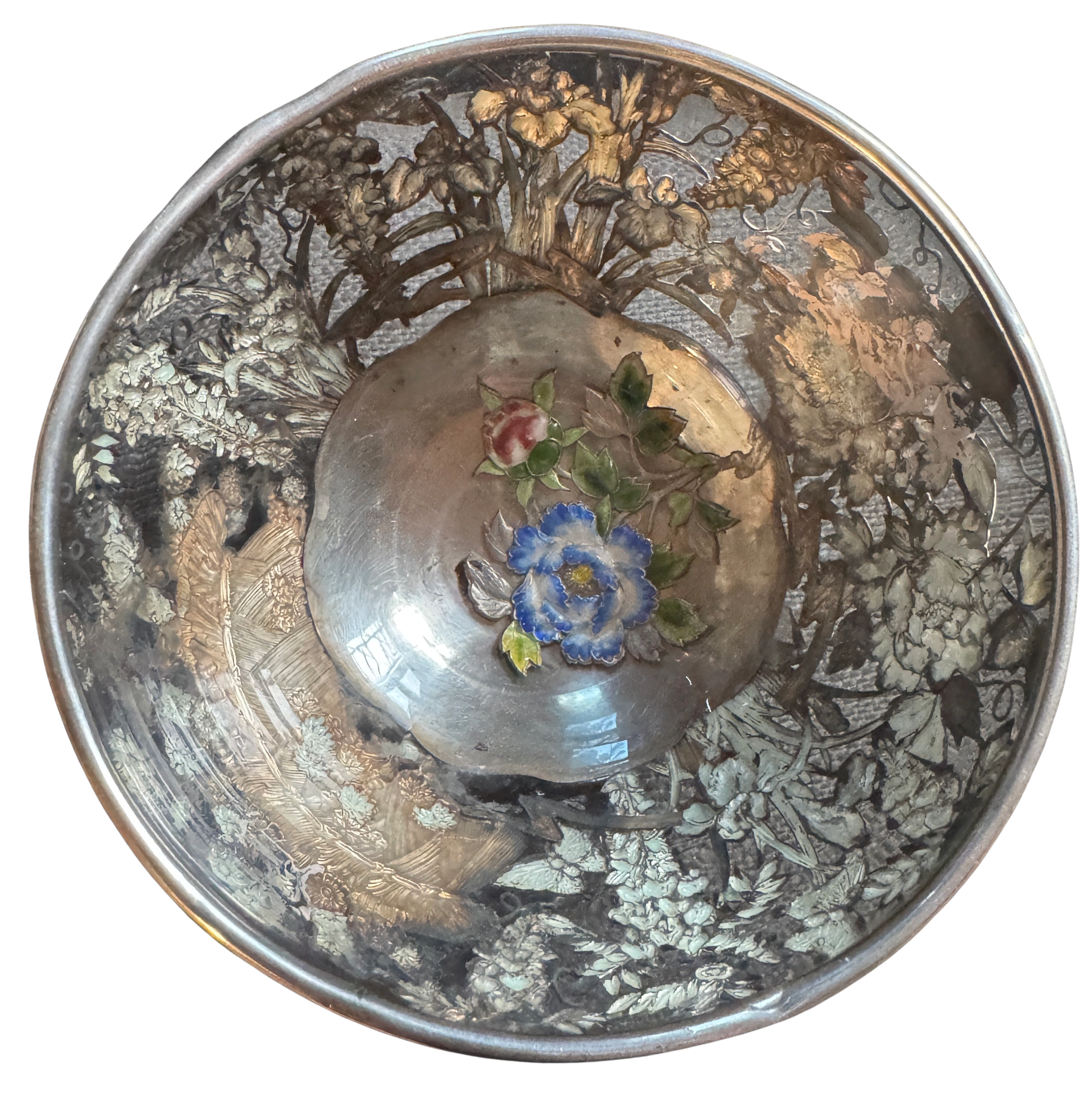 Interior decoration of Komyo bowl.