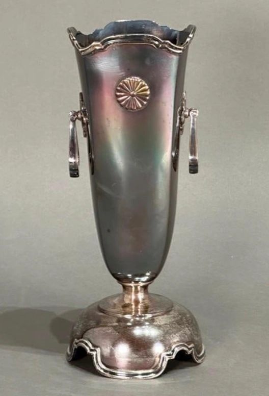 Imperial commemorative silver vase with gold kikugonomon. K.Uyeda, Showa era.