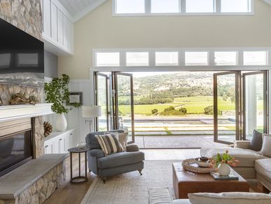 Modern Farmhouse on a Vineyard Knoll