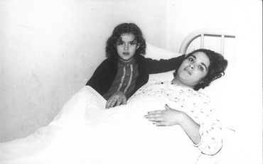 Adana'da Piç Olmak kitabının yazarı Sevgi Sabancı ve annesi Nevin Tenik hastanedeler. 