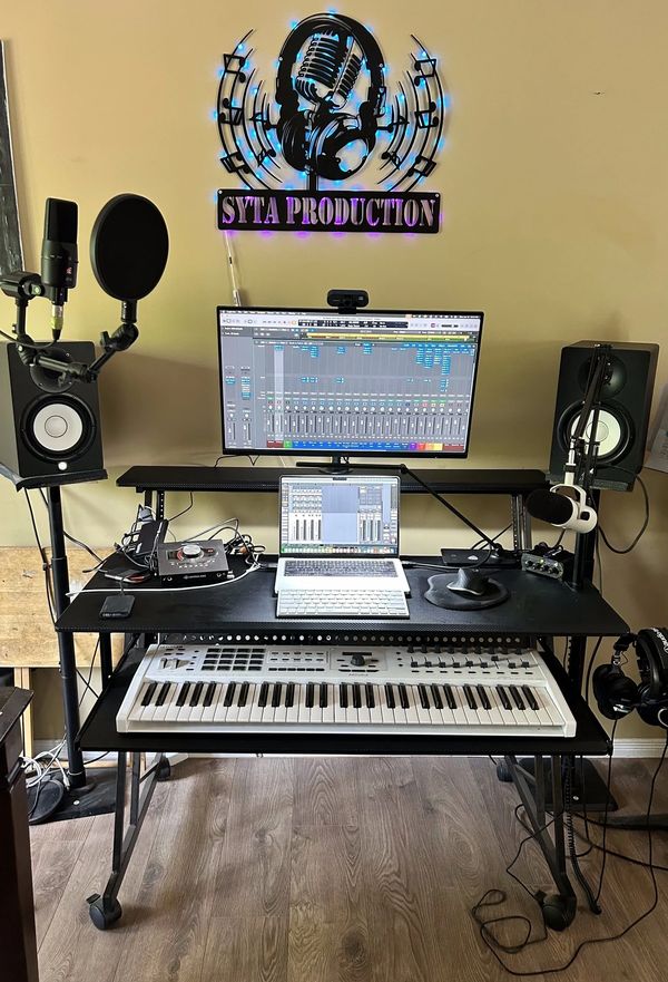 SYTA Production, audio interface, mouse, speakers, studio monitor, headphone amplifier, keyboard