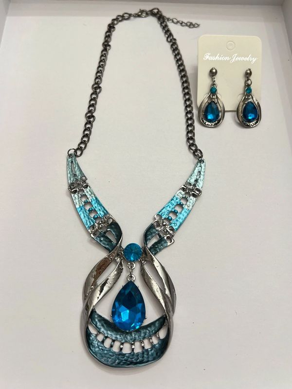 Earrings + necklace Silver Turquoise Set.