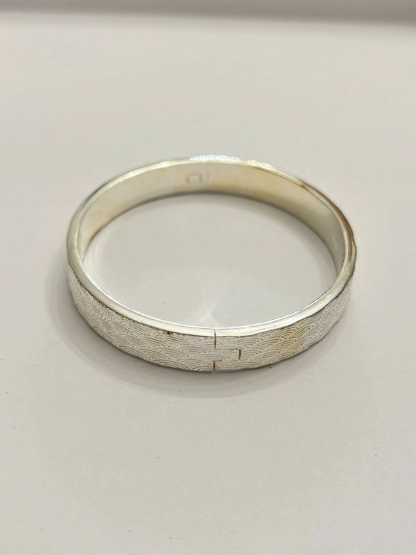 Unisex Simple Band Bangle.