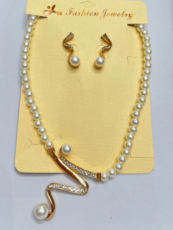 Necklace + Earrings Pearl set gold
