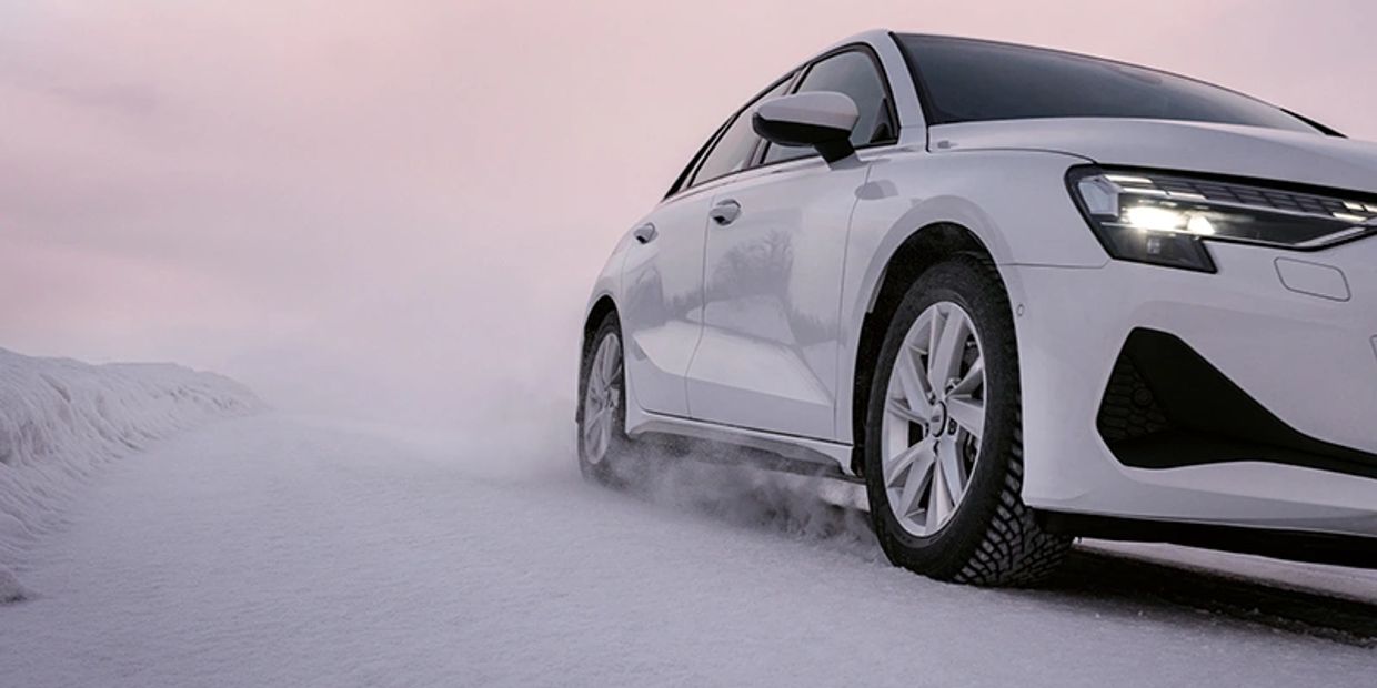 Vehicle driving on a snow-covered road with Nokian Hakkapeliitta 01 winter tires