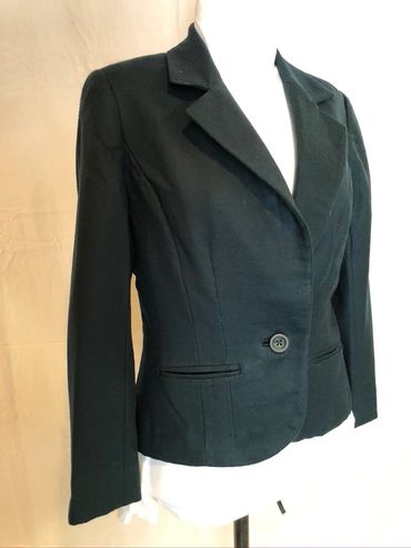 Wool, polyester lining, welt pockets, blazer