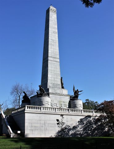 Lincoln Memorial at the Oak Ridge Cemetery.