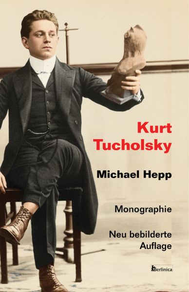 A vintage photo of Kurt Tucholsky holding a sculpture, featured on a book cover by Michael Hepp.