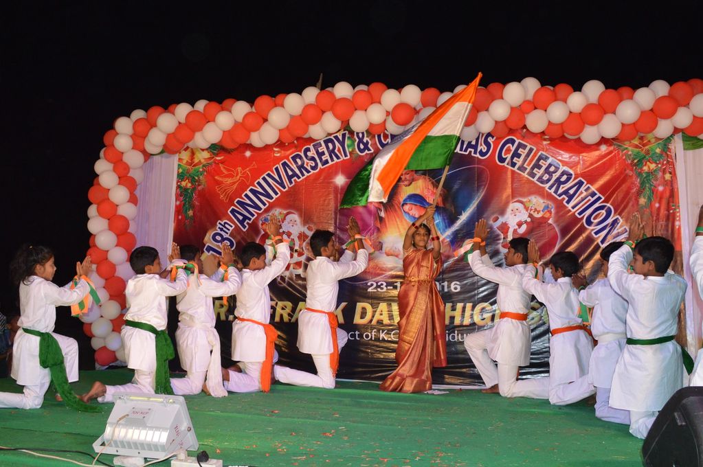 Children performing during the School Annual Program