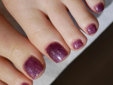 pedicure with cat eye velvet nail gel