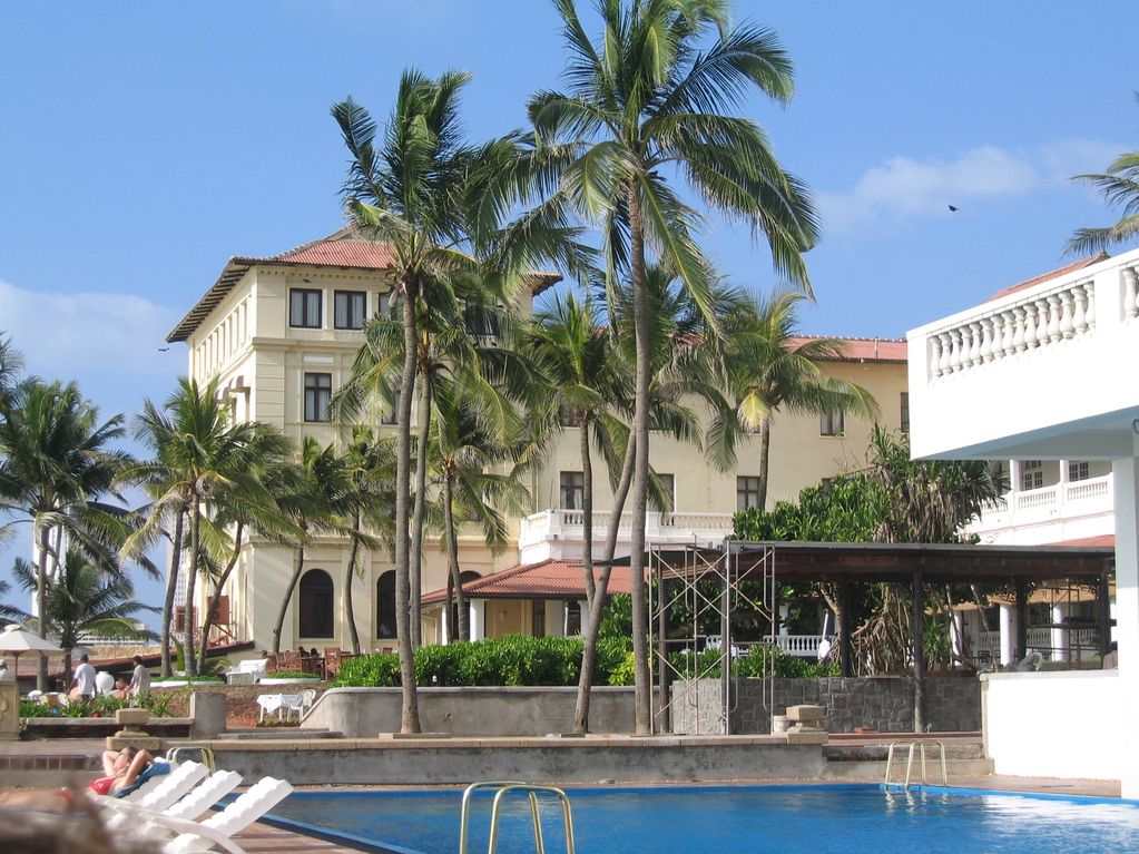 The pool at the Galle Face Hotel, Colombo