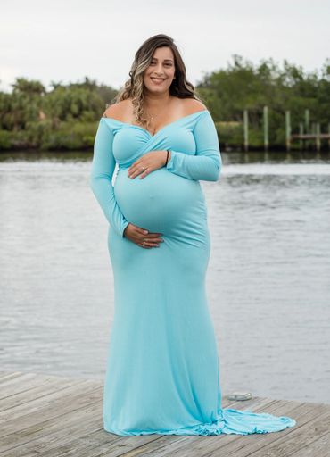 Maternity photo by the water 