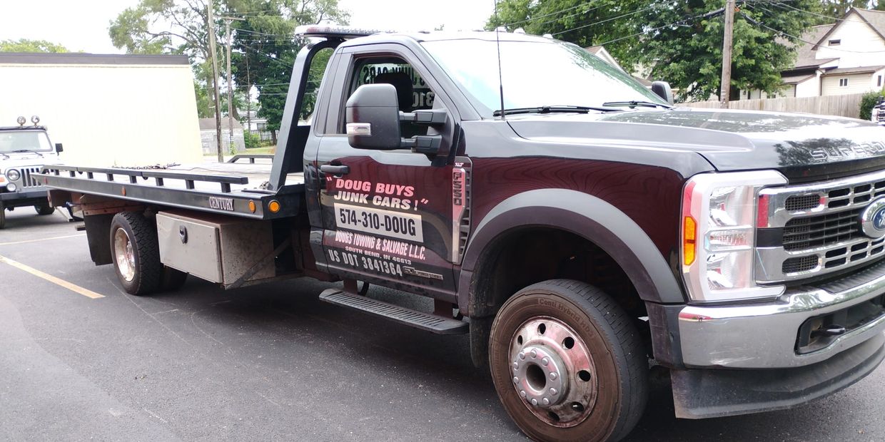The tow truck for Doug Buys Junk Cars in Mishawaka.