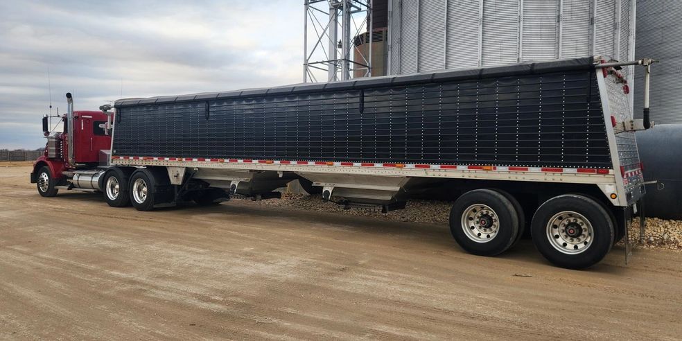 Farmer hopper truck