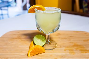 Closeup shot of delicious drink with a lemon