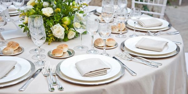 Neatly arranged table with crockeries