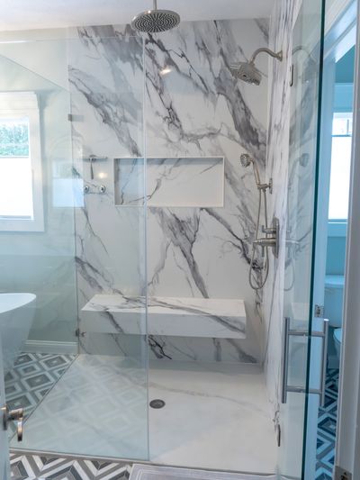 Shower with ½" quartz shower walls and a quartz shower pan, all made from Borghini Grey quartz. 