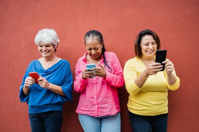 women using social media to talk about menopause, perimenopause and postmenopause