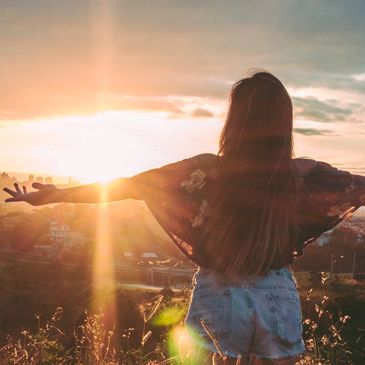 Open embrace of the sun. Photo by Victor Freitas from Pexels.
