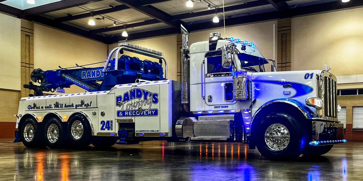 Heavy Duty Tow Truck - Randy's Towing of the Shoals