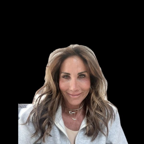 Mom, fitness coach and menopause fitness and nutrition expert.
