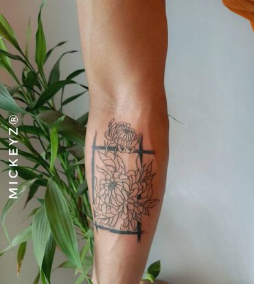 Custom flower tattoo inked at Mickeyz Tattoo Studio, the best tattoo studio, Mumbai